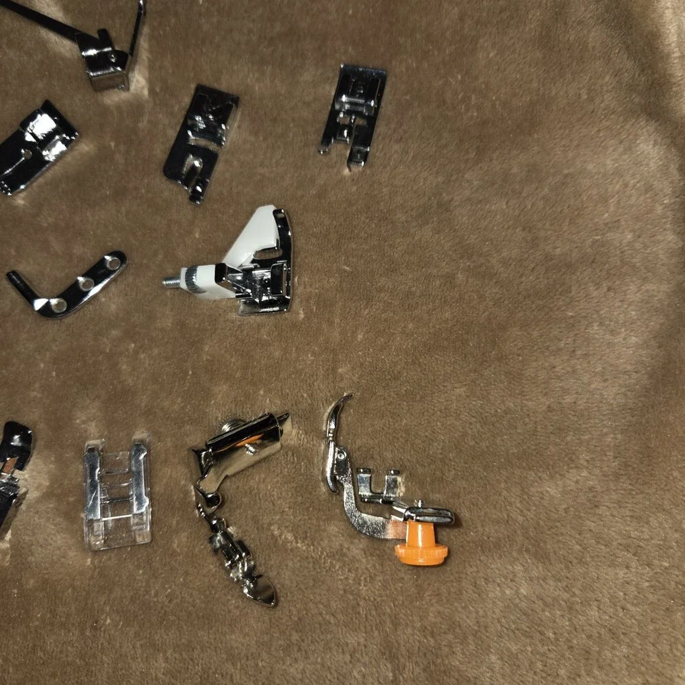 Lot of Singer Sewing Machine Feeder Feet Medium-Heavy & Machine Needles